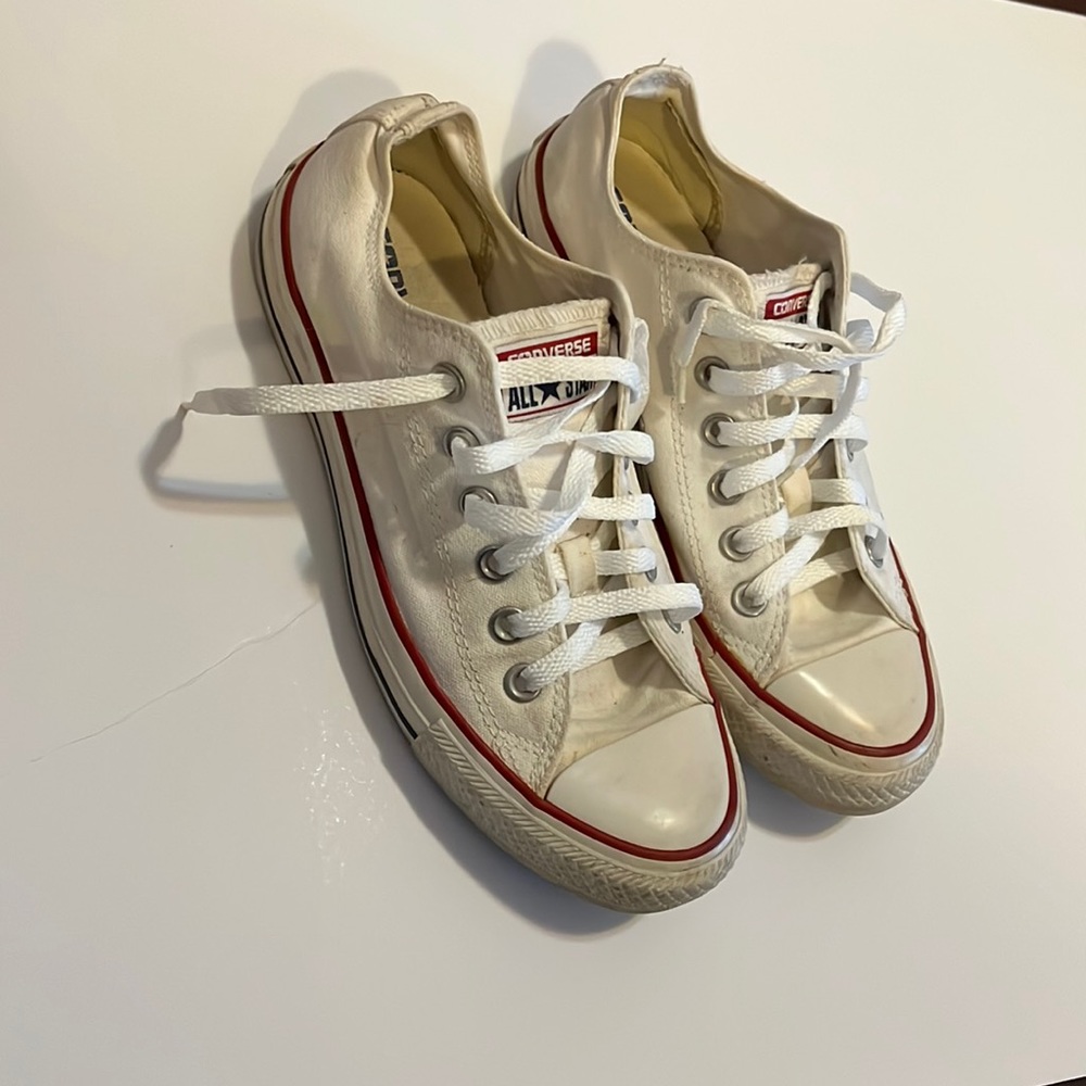Women’s Converse size 7